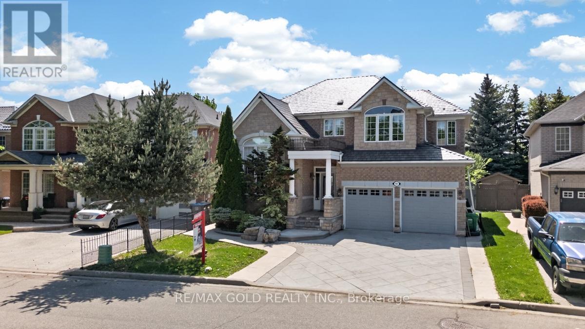 61 Whitwell Drive, Brampton, Ontario  L6P 1E5 - Photo 3 - W13559112