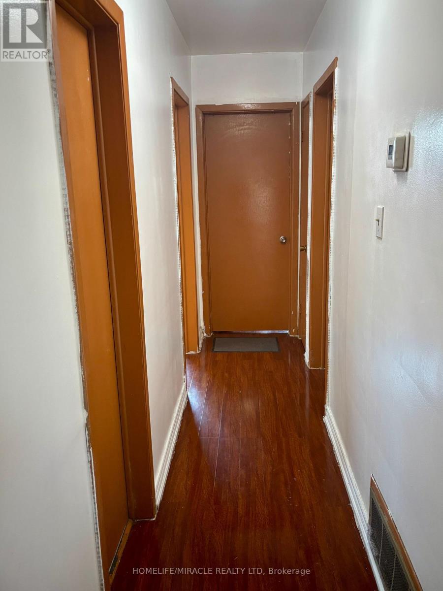 7276 Shallford Road, Mississauga, Ontario  L4T 2P7 - Photo 2 - W13559170