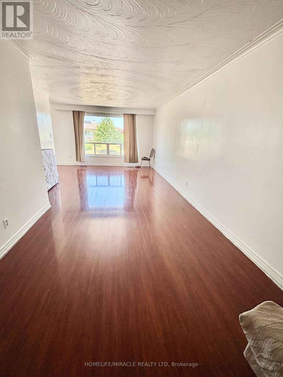 7276 Shallford Road, Mississauga, Ontario  L4T 2P7 - Photo 5 - W13559170