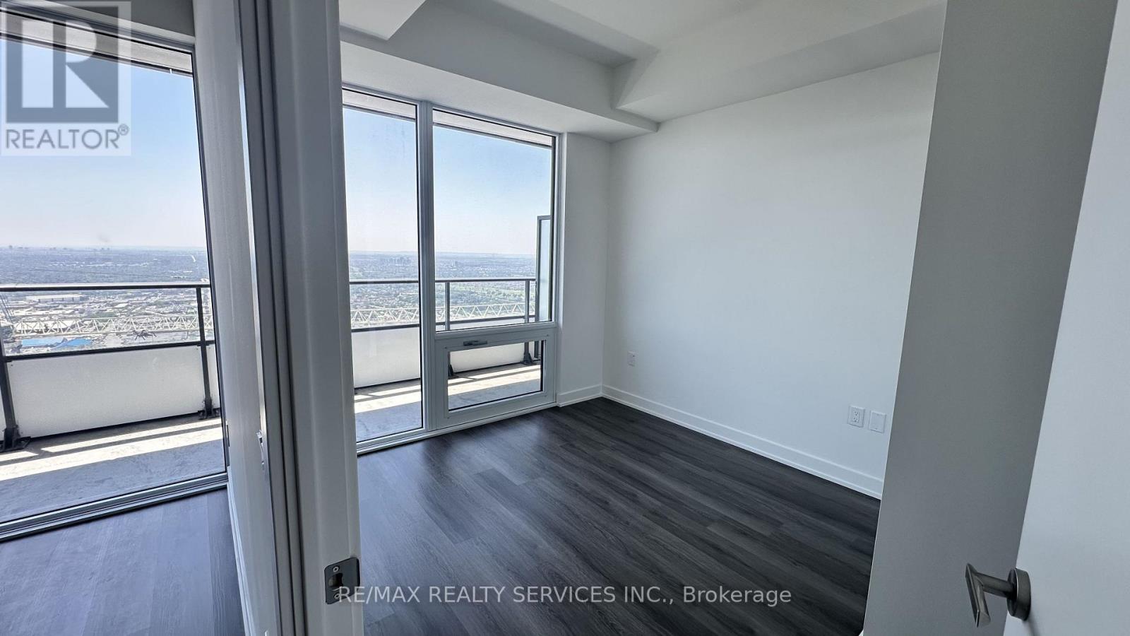 5901 - 448 Burnhamthrope Rd W Road, Mississauga, Ontario  L5B 0R4 - Photo 7 - W13535870