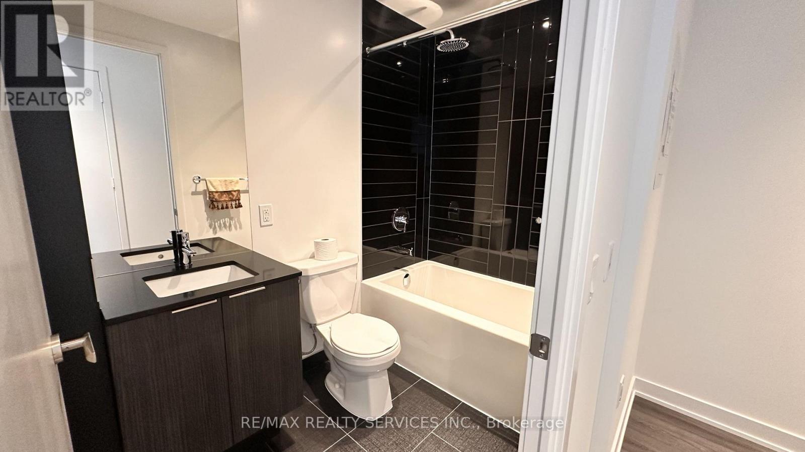 5901 - 448 Burnhamthrope Rd W Road, Mississauga, Ontario  L5B 0R4 - Photo 11 - W13535870