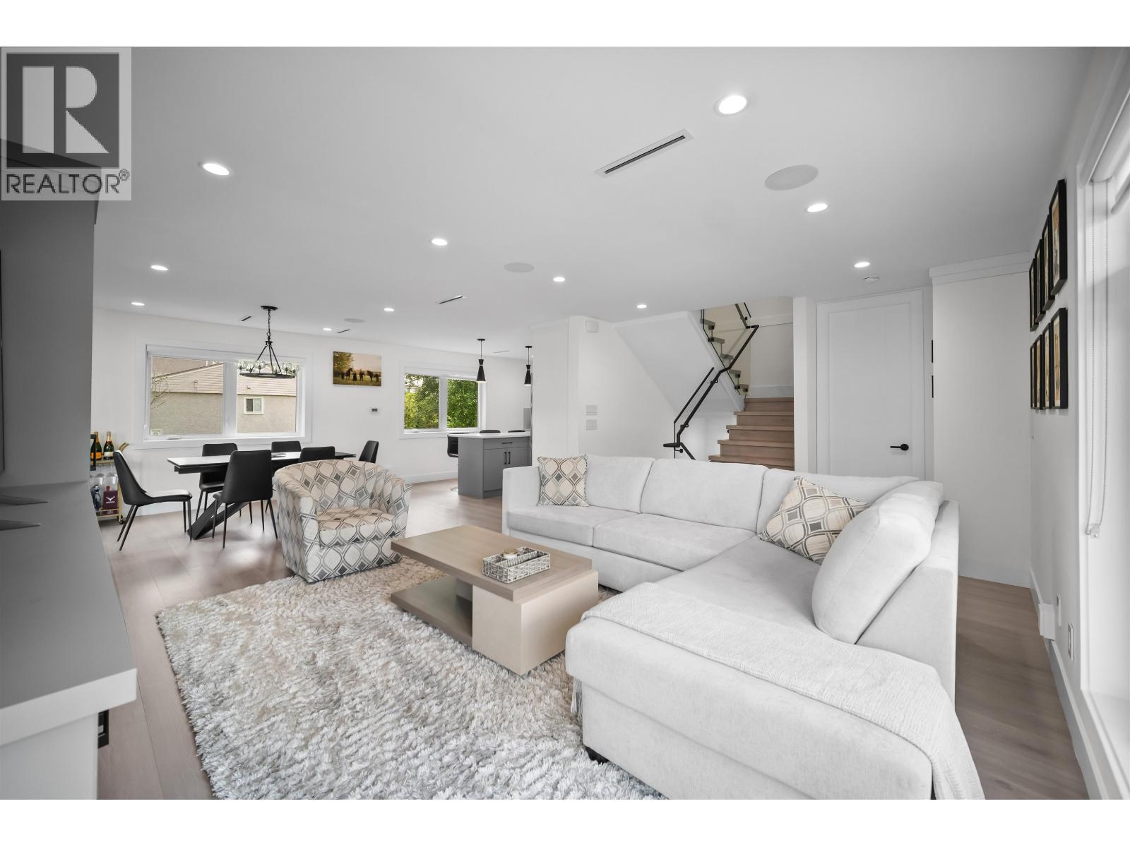 1010 Augusta Avenue, Burnaby, British Columbia  V5A 2V4 - Photo 4 - R3145680