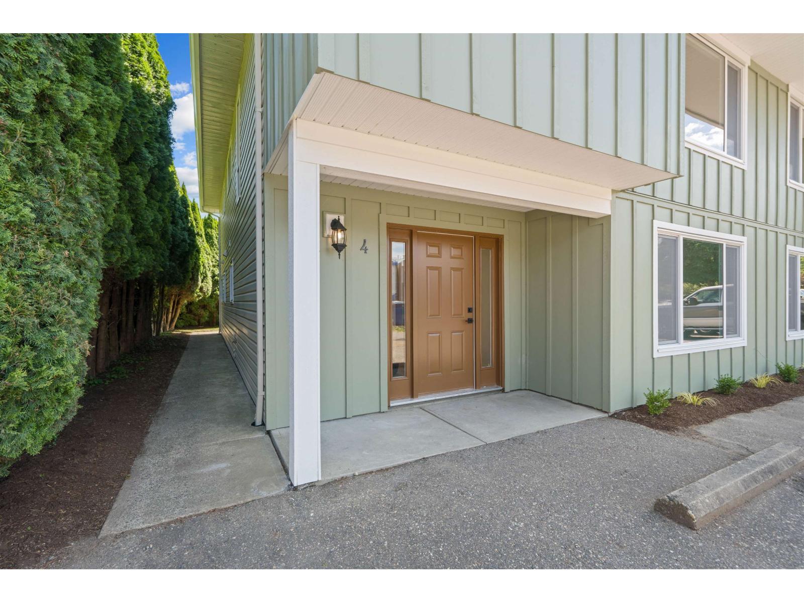 4 45741 Britton Avenue, Sardis East Vedder, Chilliwack, British Columbia  V2R 3T6 - Photo 2 - R3145830