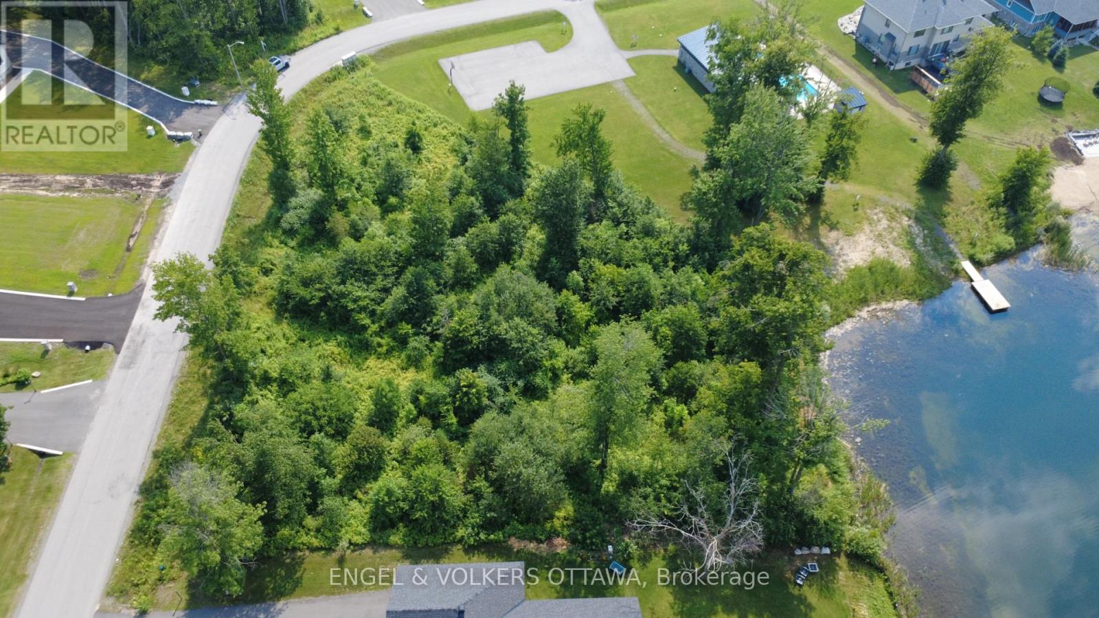 576 Shoreway Drive, Ottawa, Ontario