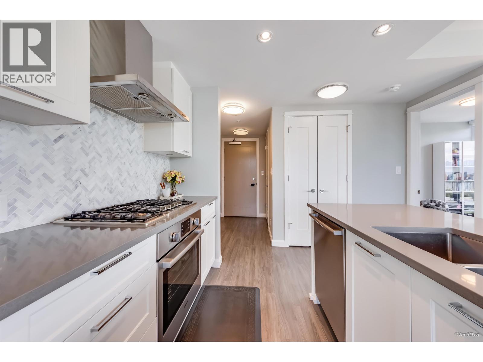 1805 520 Como Lake Avenue, Coquitlam, British Columbia  V3J 0E8 - Photo 12 - R3145704