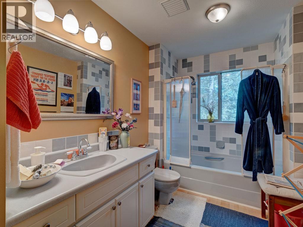 5475 Hydaway Place, Halfmoon Bay, British Columbia  V7Z 1B4 - Photo 21 - R3145775