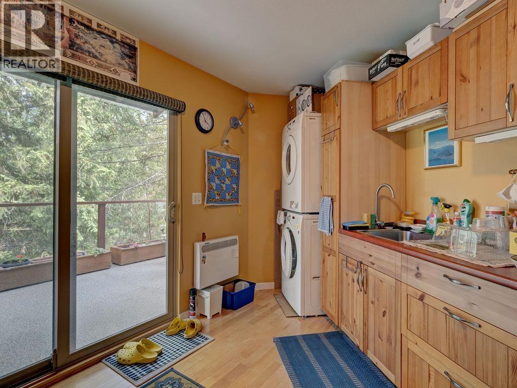 5475 Hydaway Place, Halfmoon Bay, British Columbia  V7Z 1B4 - Photo 24 - R3145775