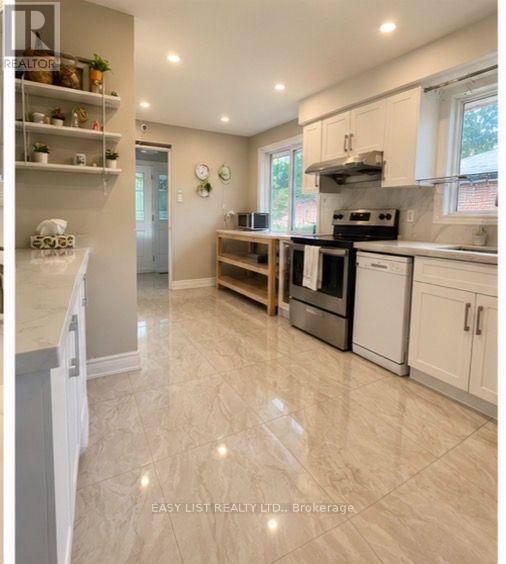 <div class="slider-price">$1,200,000</div><p>15 Summerglade Drive, Toronto, Ontario</p>