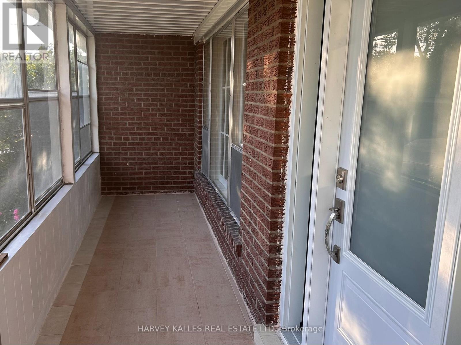 205 Vauxhall Drive, Toronto, Ontario  M1P 1R6 - Photo 2 - E13483684