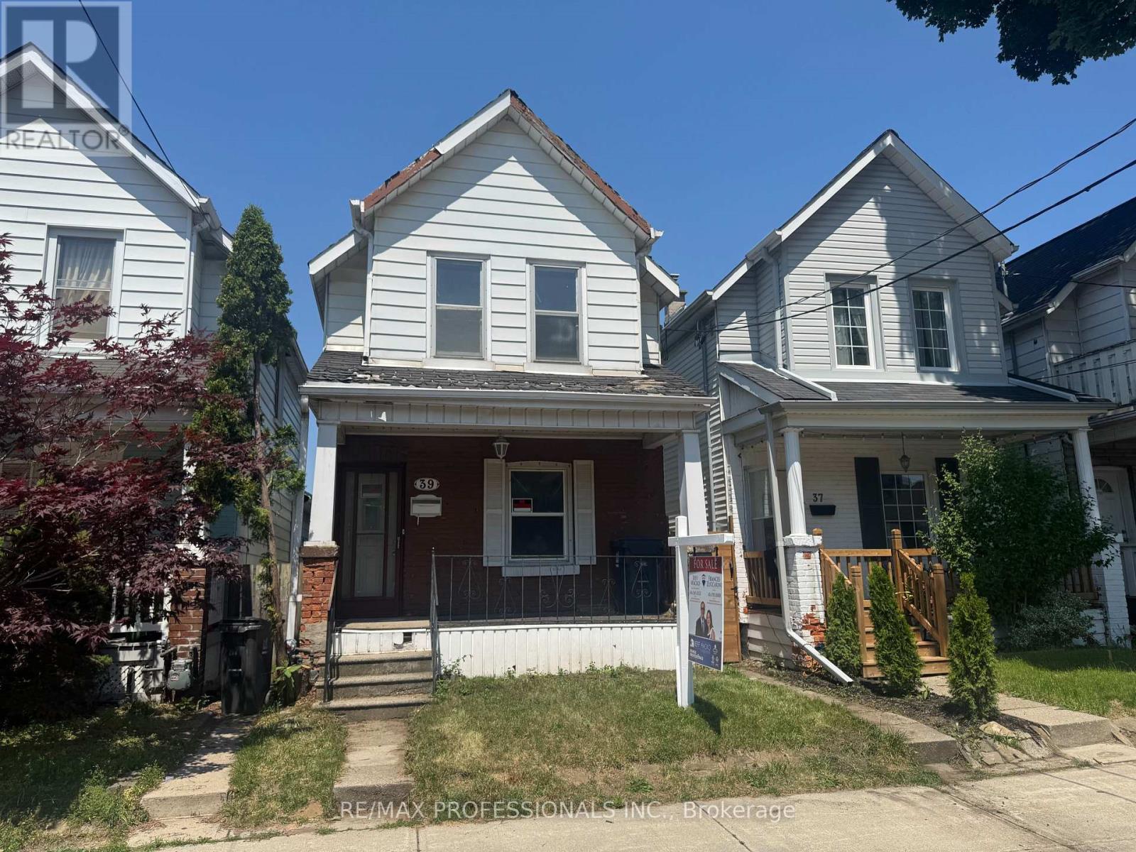 39 HOLLEY AVENUE, Toronto, Ontario