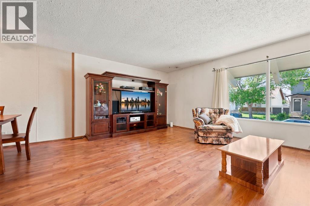 4308 38 Street Ne, Calgary, Alberta  T1Y 5S8 - Photo 4 - A2323384