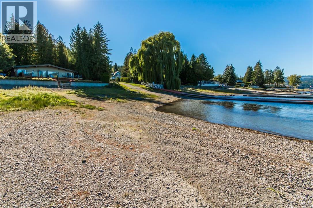 697 Viel Road, Sorrento, British Columbia  V0E 2W1 - Photo 7 - 10394034