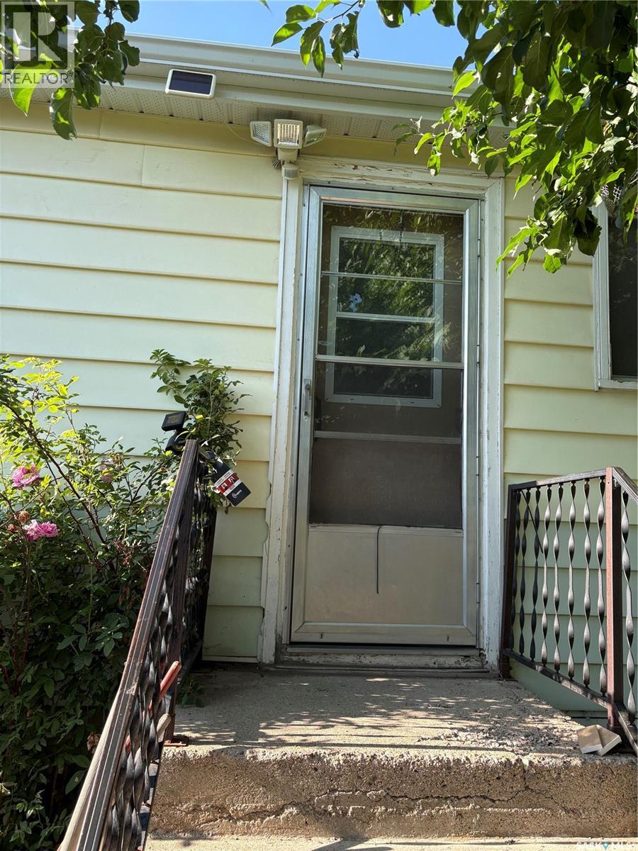 925 O Avenue S, Saskatoon, Saskatchewan  S7M 2S8 - Photo 2 - SK041882