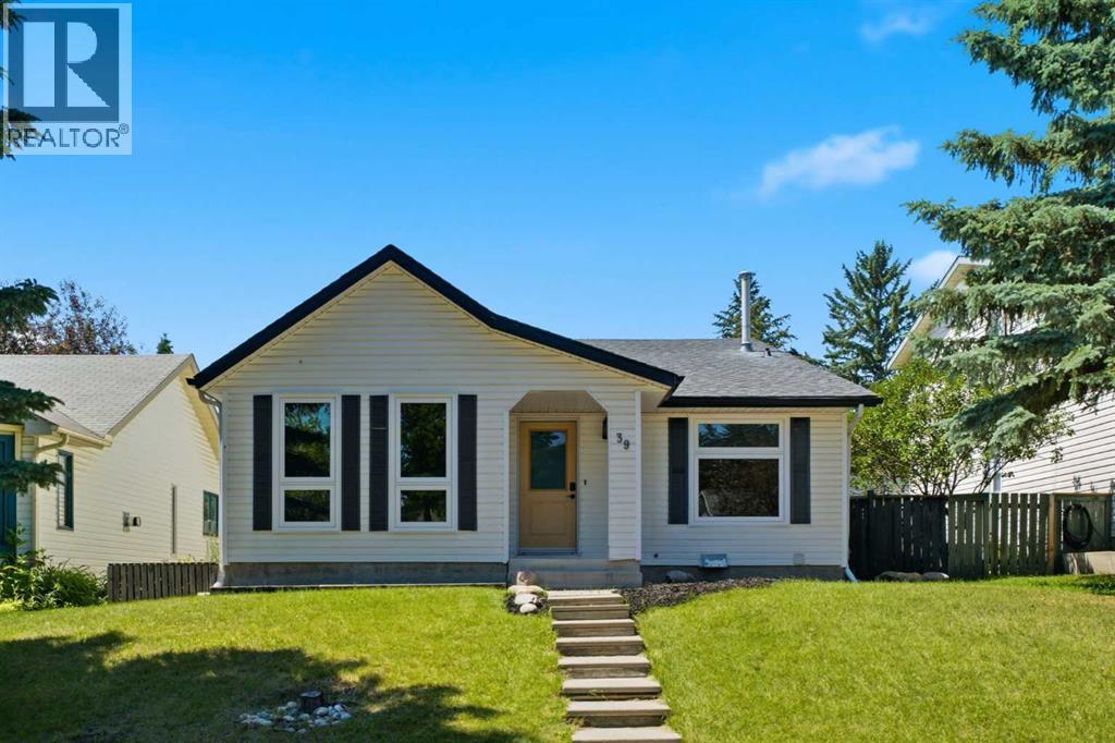 39 Woodglen Way SW, Calgary