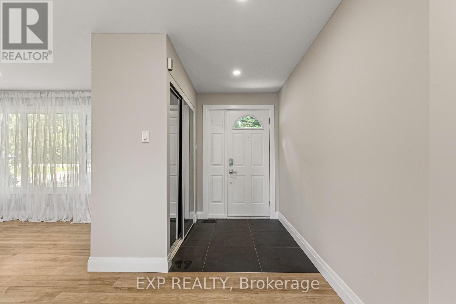 10 Queen Anne Crescent, Ottawa, Ontario  K2C 3H1 - Photo 4 - X13559296
