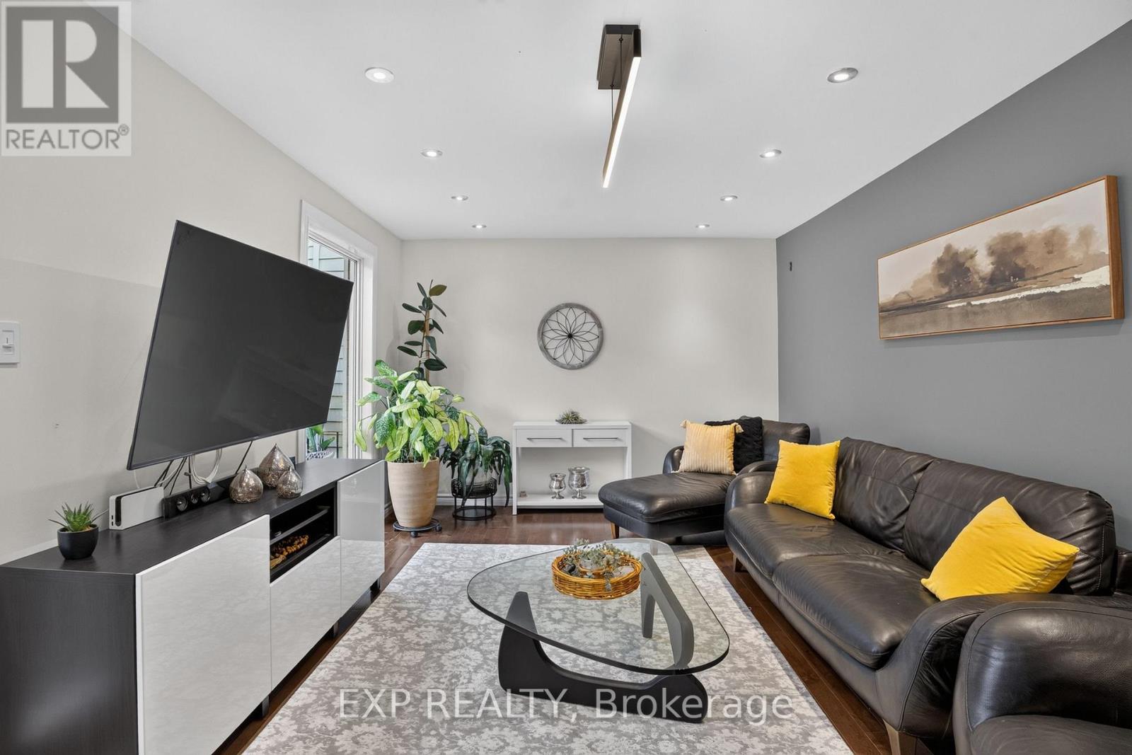2490 Regina Street, Ottawa, Ontario  K2B 6X5 - Photo 3 - X13559342