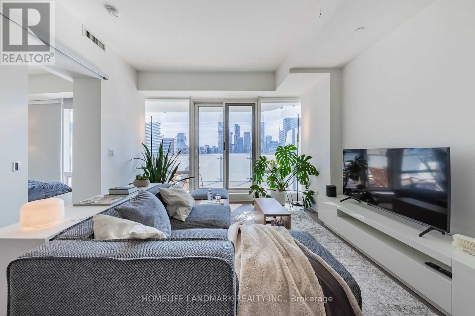 1105 - 1 BLOOR STREET E