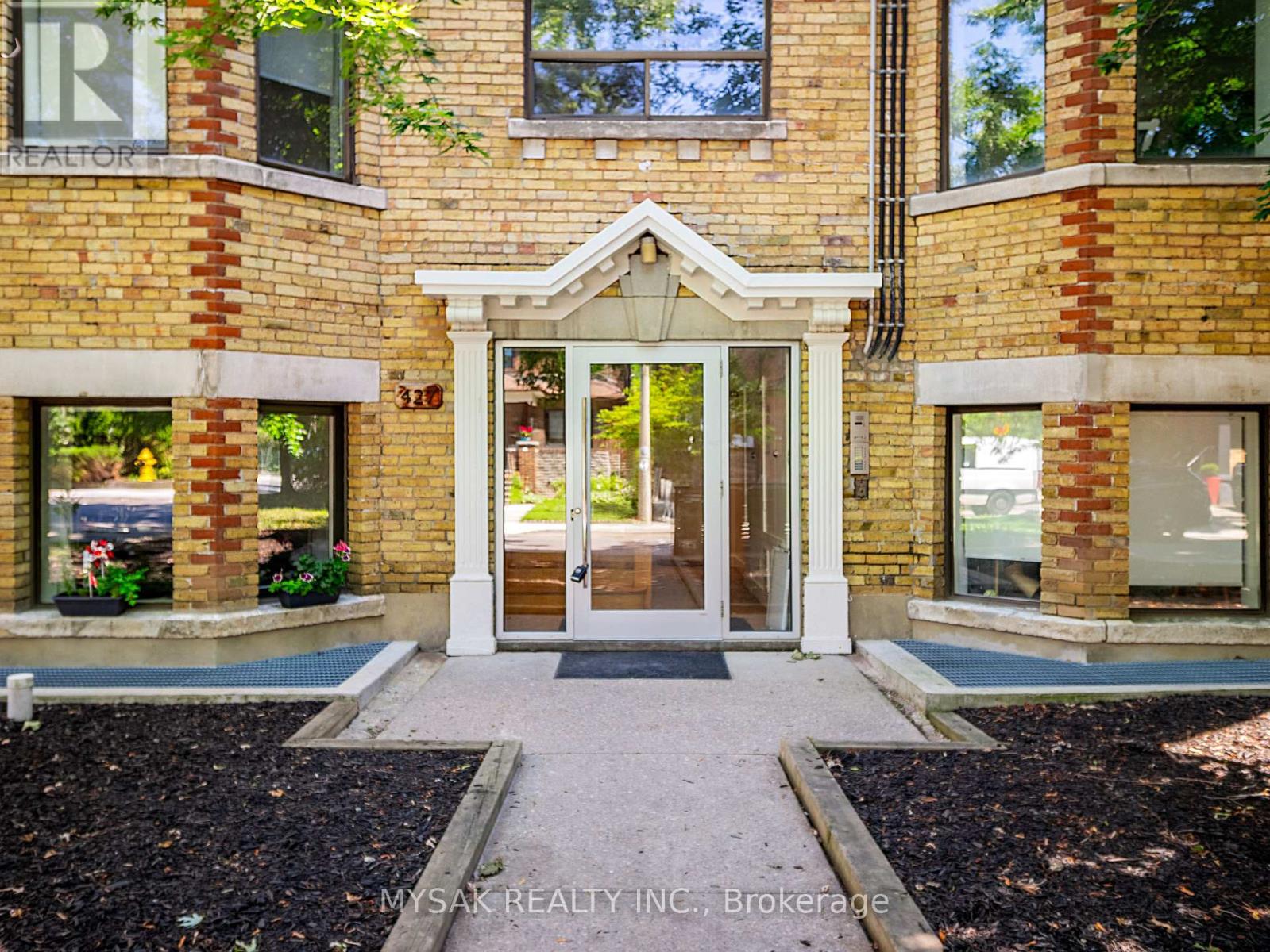 427 Crawford Street, Toronto, Ontario  M6G 3J7 - Photo 2 - C13559278
