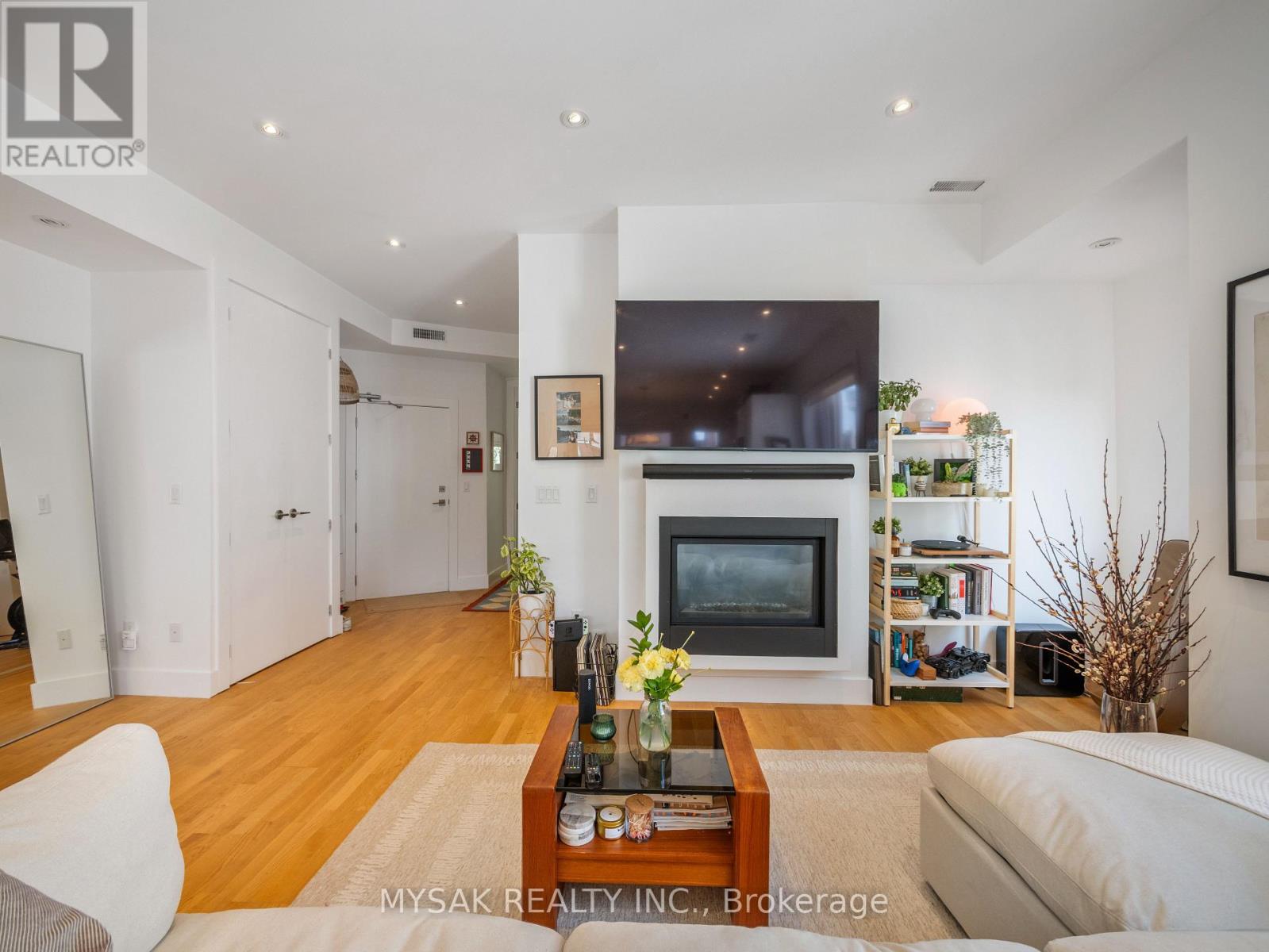 427 Crawford Street, Toronto, Ontario  M6G 3J7 - Photo 4 - C13559278