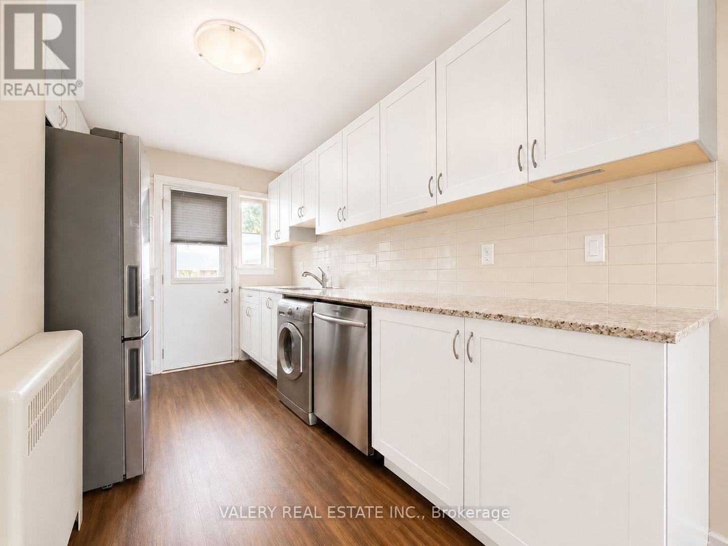 L24 - 2 Sutherland Drive, Toronto, Ontario - Photo 3 - C13559314