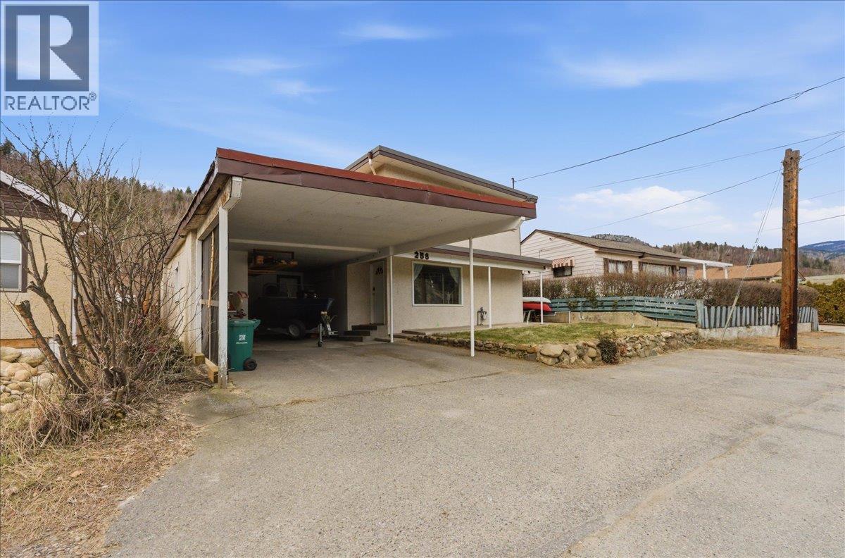 258 2nd Avenue, Trail, British Columbia  V1R 4V3 - Photo 2 - 10394393