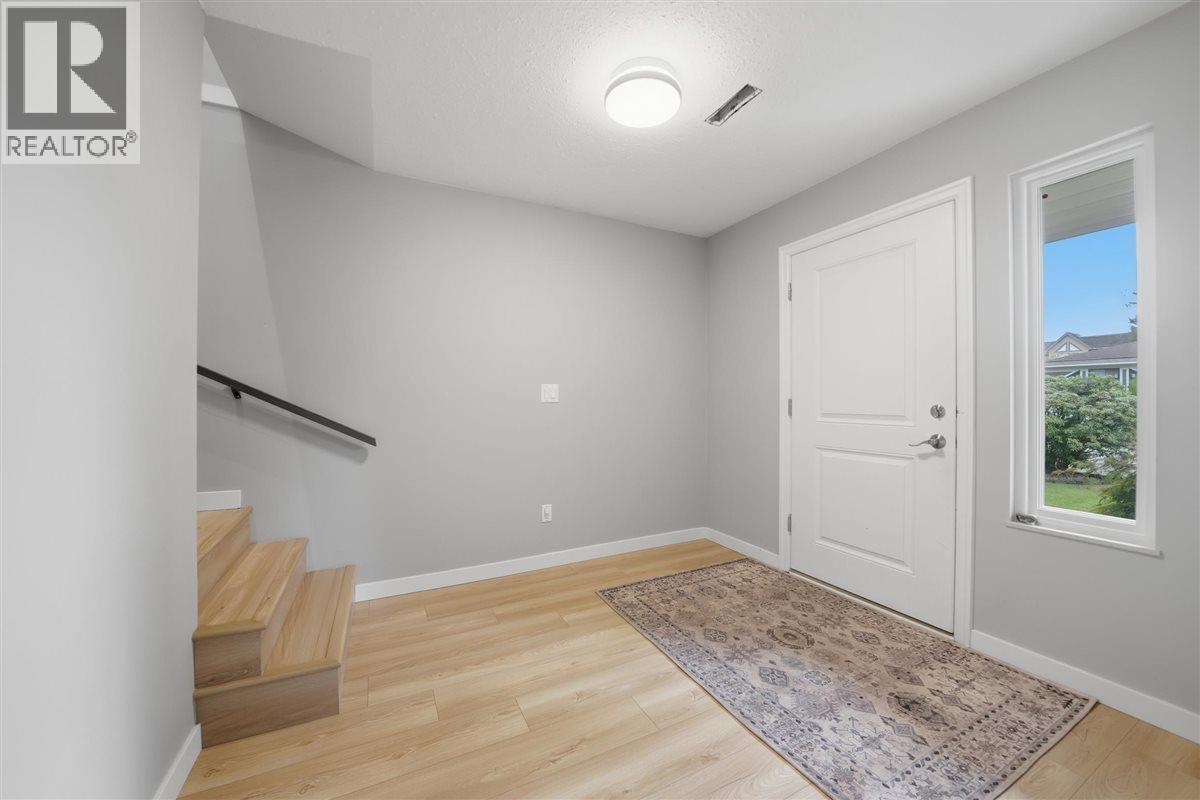 2270 Irvine Avenue, Port Coquitlam, British Columbia  V3C 3H2 - Photo 2 - R3145891