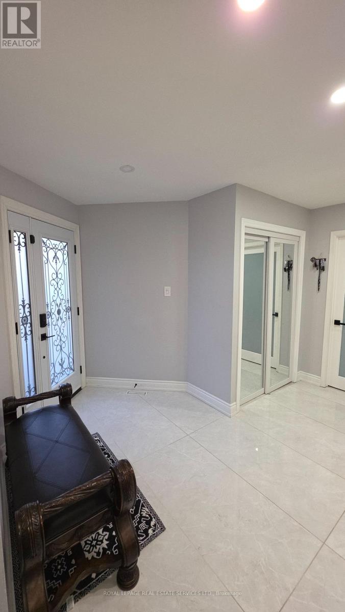323 Winfield Terrace, Mississauga, Ontario  L5R 1N6 - Photo 17 - W13557180
