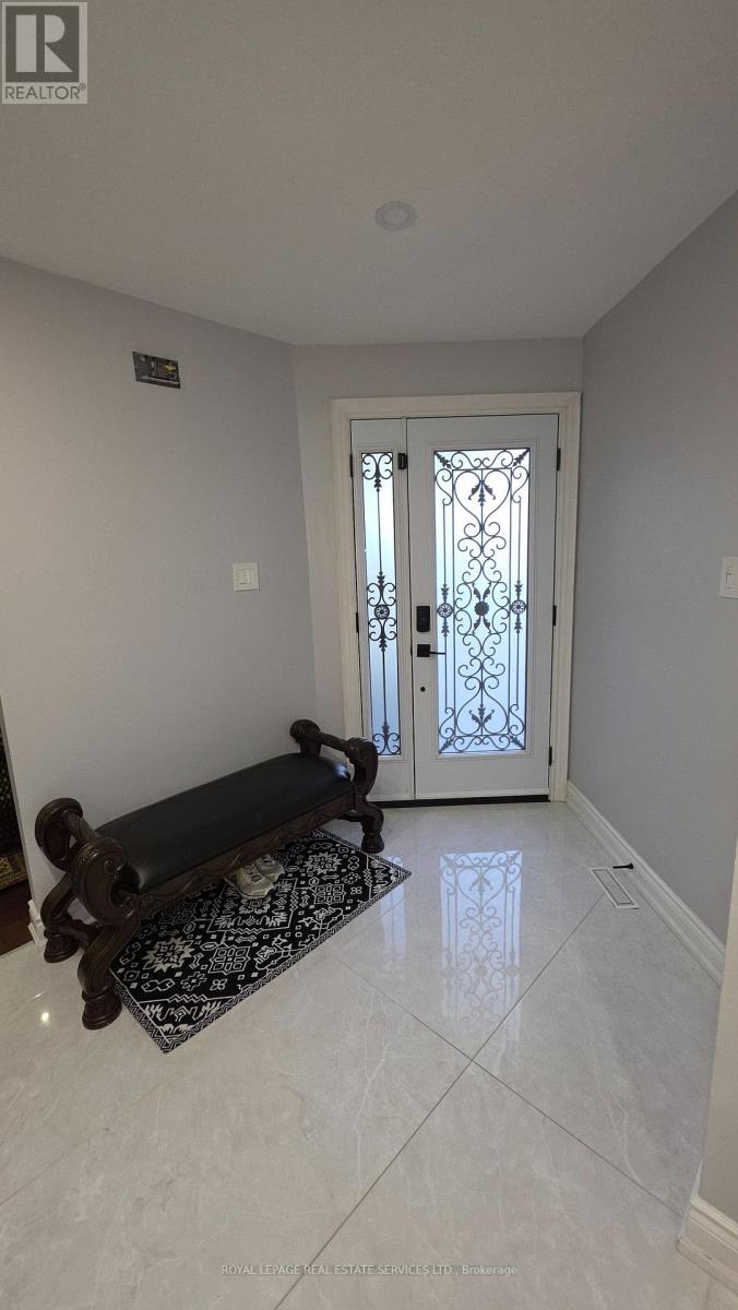 323 Winfield Terrace, Mississauga, Ontario  L5R 1N6 - Photo 18 - W13557180