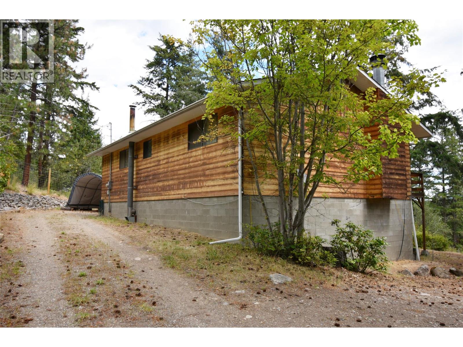 398 Kildare Way, Vernon, British Columbia  V1H 2C7 - Photo 2 - 10394435
