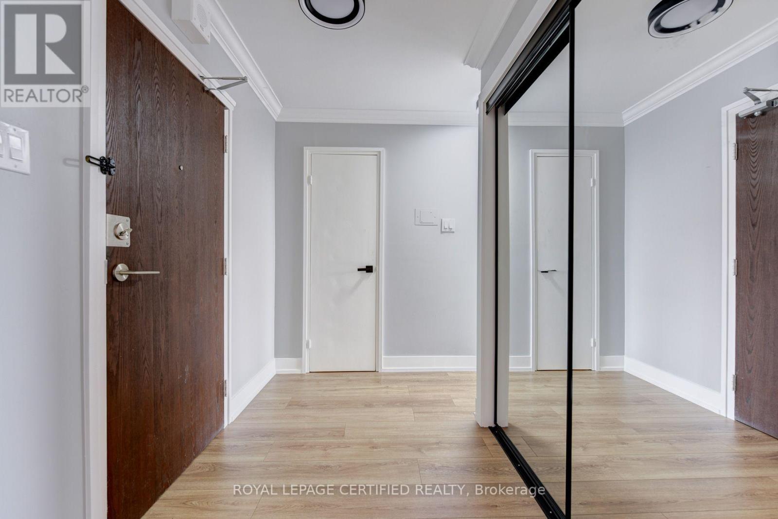 301 - 3170 Kirwin Avenue, Mississauga, Ontario  L5A 3R1 - Photo 3 - W13525106