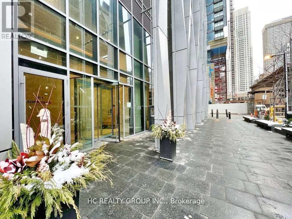 2701 - 1 Yorkville Avenue, Toronto, Ontario  M4W 0B1 - Photo 2 - C13559426