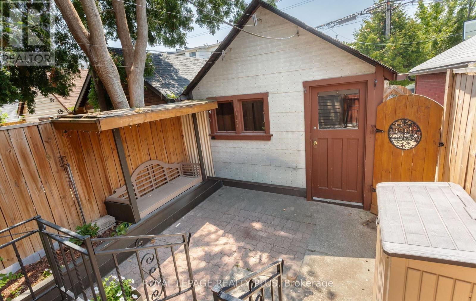 39 Maria Street, Toronto, Ontario  M6P 1W1 - Photo 18 - W13559410
