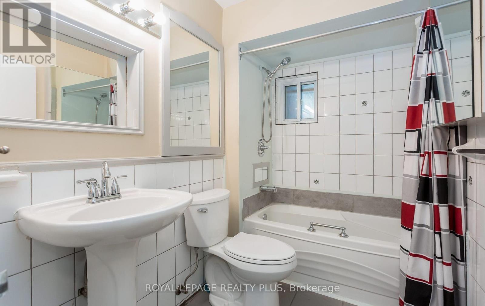 39 Maria Street, Toronto, Ontario  M6P 1W1 - Photo 16 - W13559410