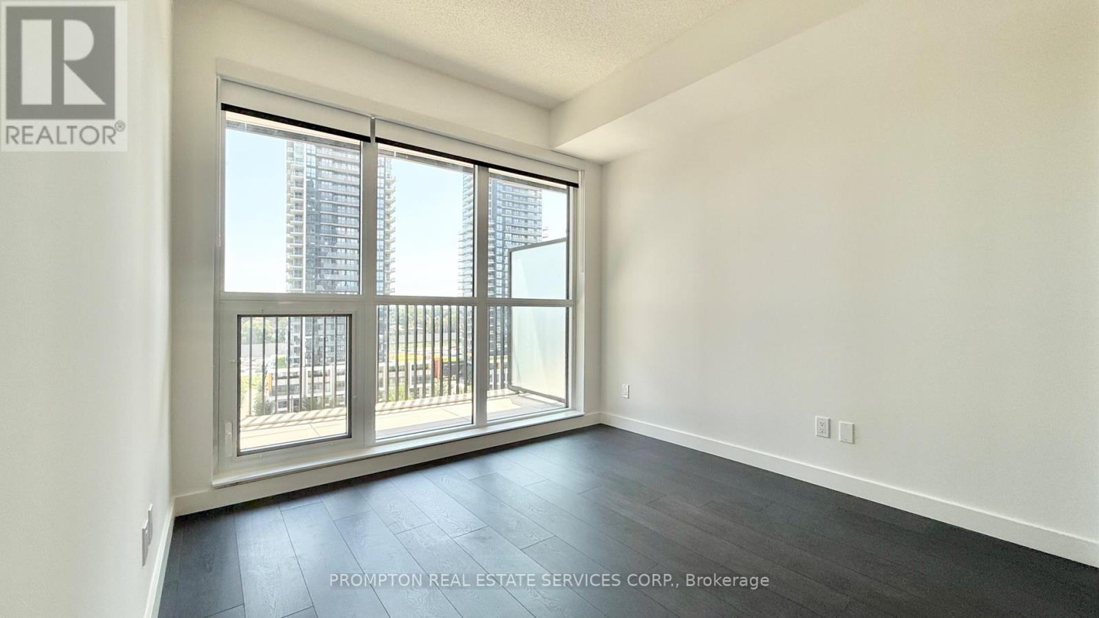 916 - 68 ESTHER SHINER BOULEVARD