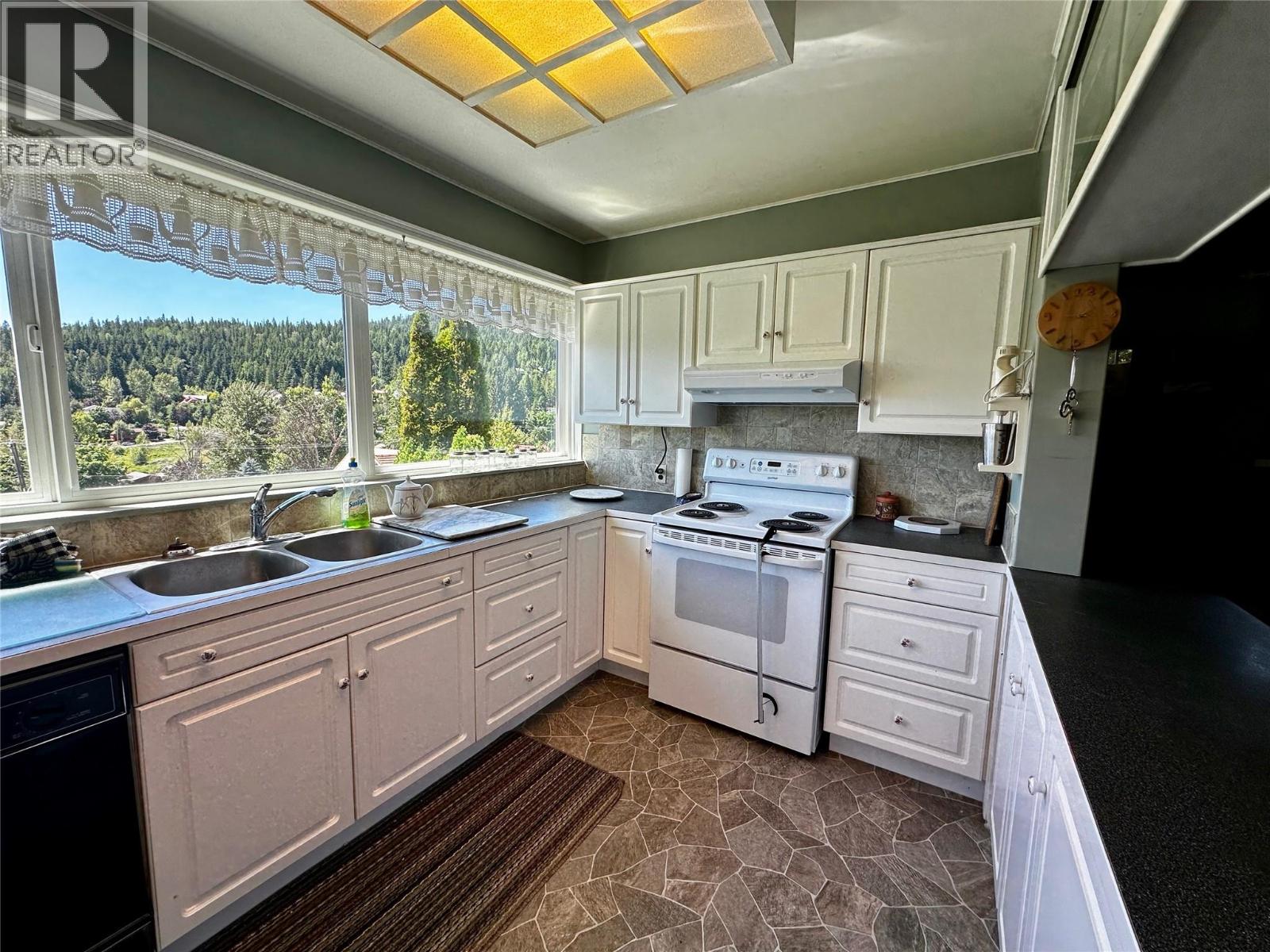 1603 Harasin Alley, Rossland, British Columbia  V0G 1Y0 - Photo 18 - 10394433