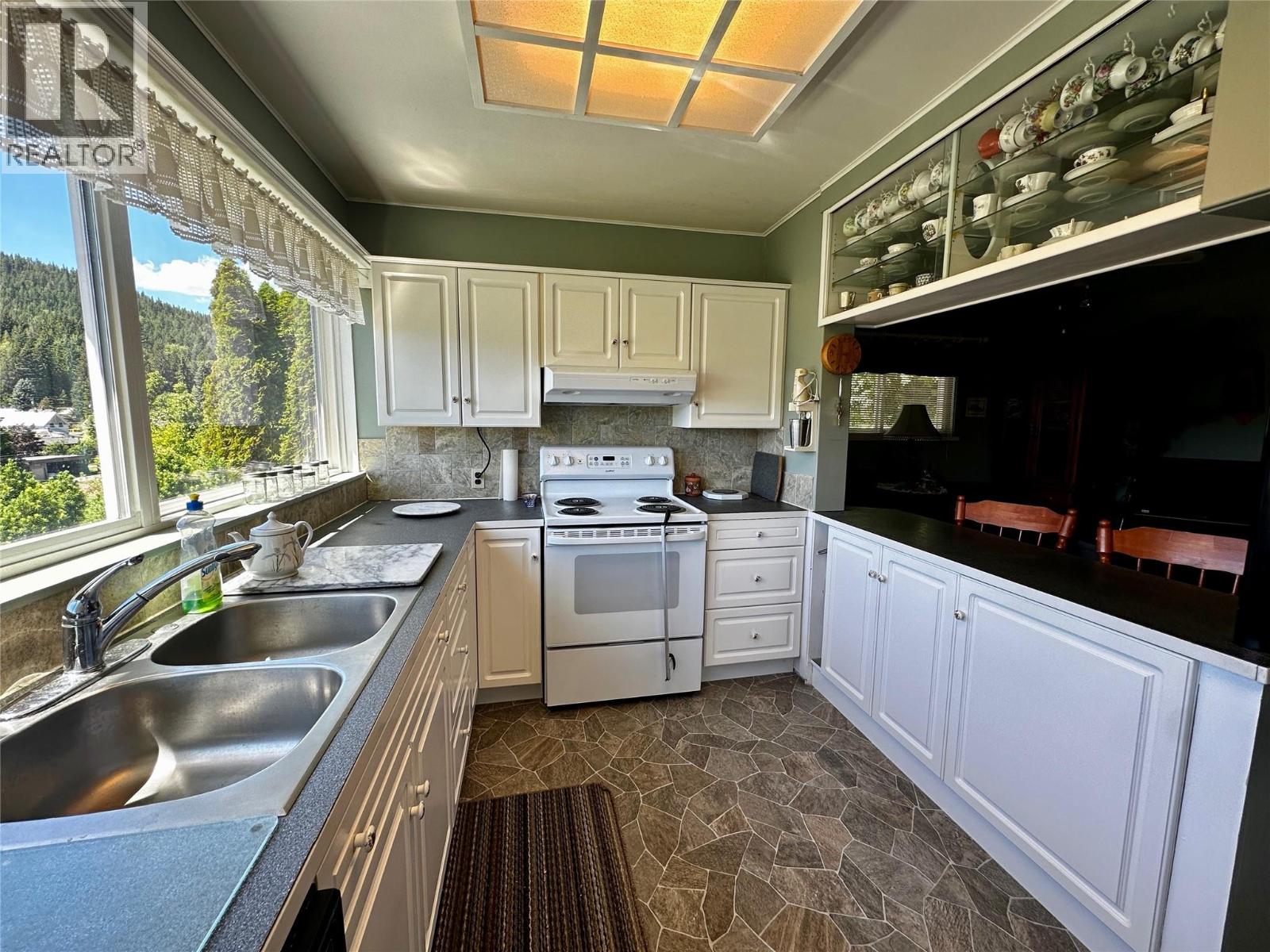 1603 Harasin Alley, Rossland, British Columbia  V0G 1Y0 - Photo 22 - 10394433