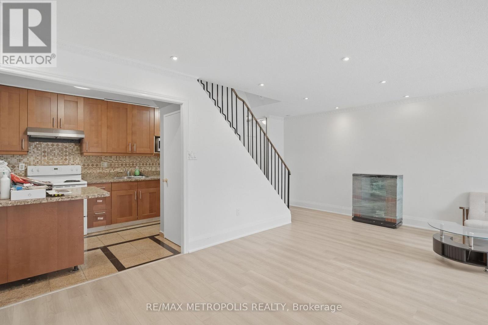 2026 - 100 Mornelle Court, Toronto, Ontario  M1E 4X2 - Photo 2 - E13559496