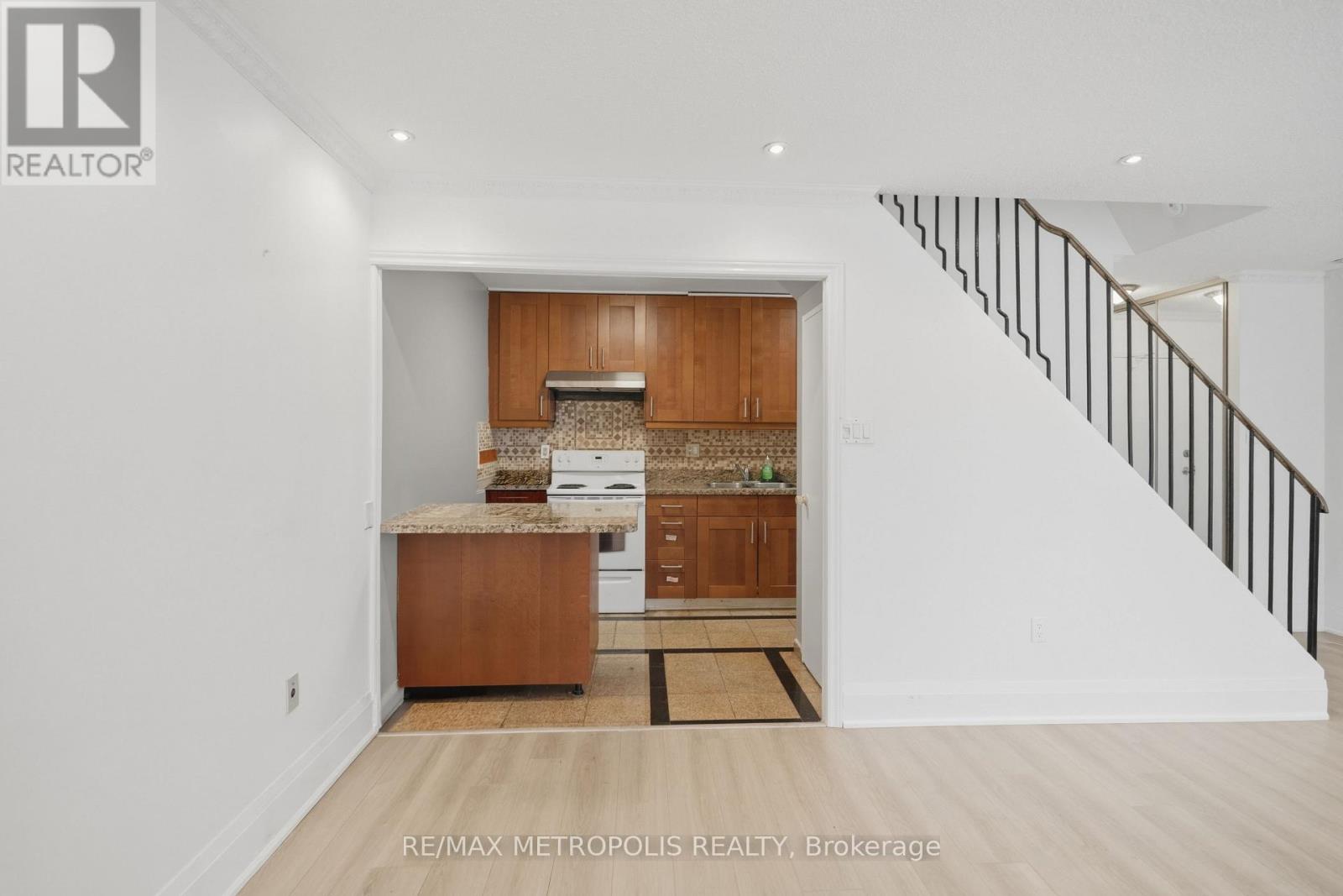 2026 - 100 Mornelle Court, Toronto, Ontario  M1E 4X2 - Photo 3 - E13559496