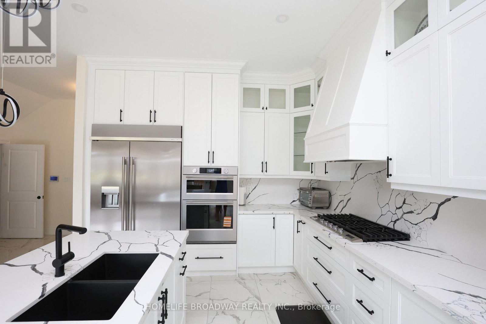 11 David Dunlap Boulevard, Richmond Hill, Ontario  L4C 4V7 - Photo 4 - N13559508
