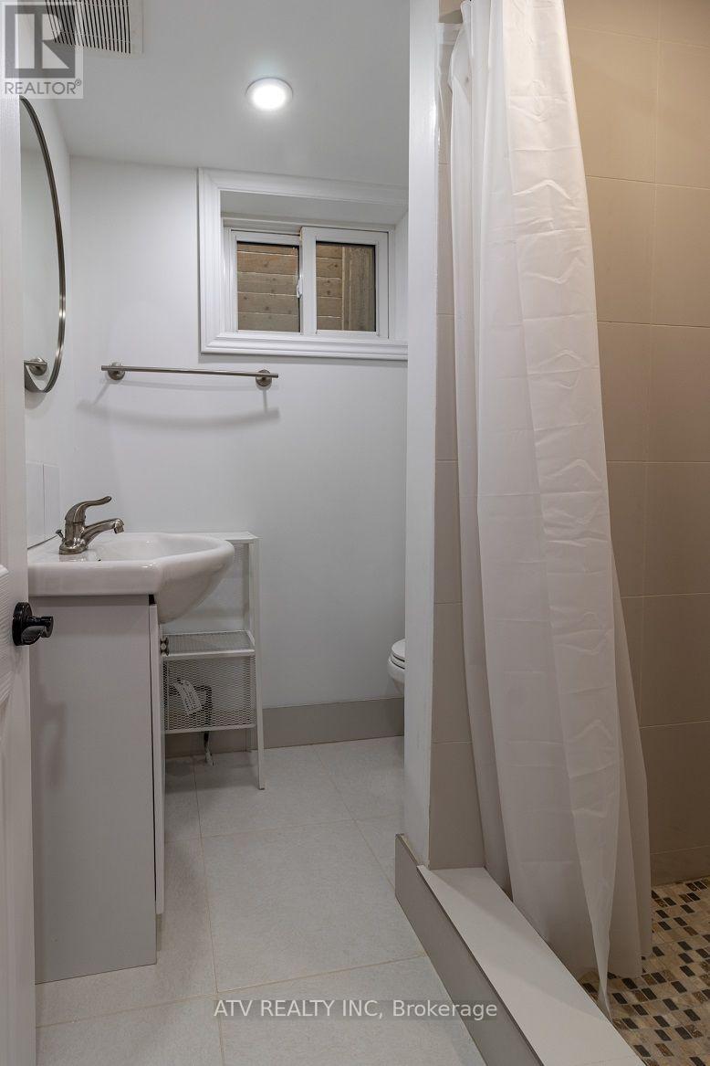 1064 Eastmount Avenue E, Mississauga, Ontario L5E 1Z3 - Photo 15 - W13559448