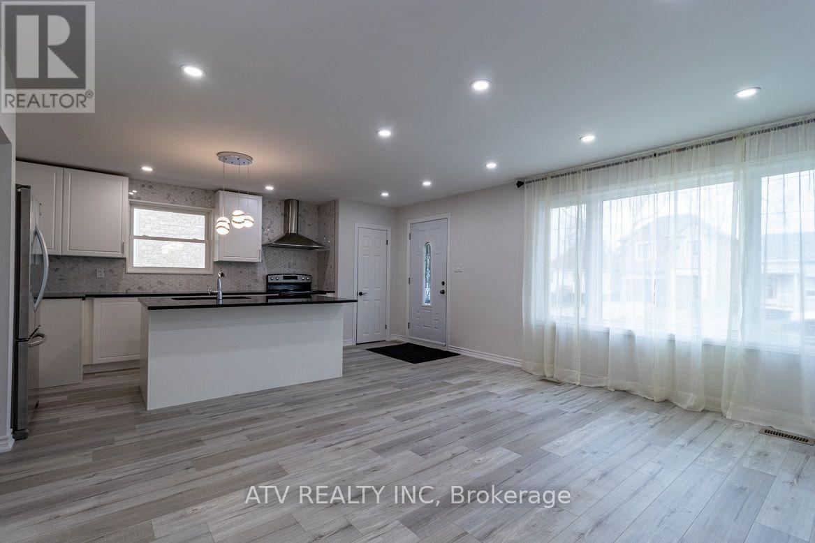 1064 Eastmount Avenue E, Mississauga, Ontario L5E 1Z3 - Photo 3 - W13559448