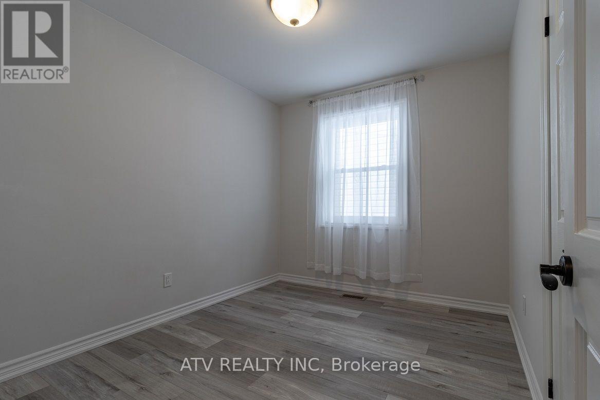 1064 Eastmount Avenue E, Mississauga, Ontario L5E 1Z3 - Photo 5 - W13559448