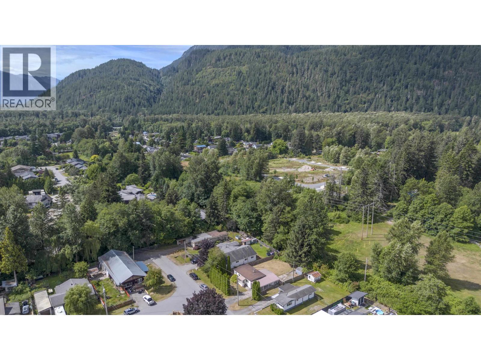 36 Bracken Parkway, Squamish, British Columbia  V0N 1T0 - Photo 11 - R3145927