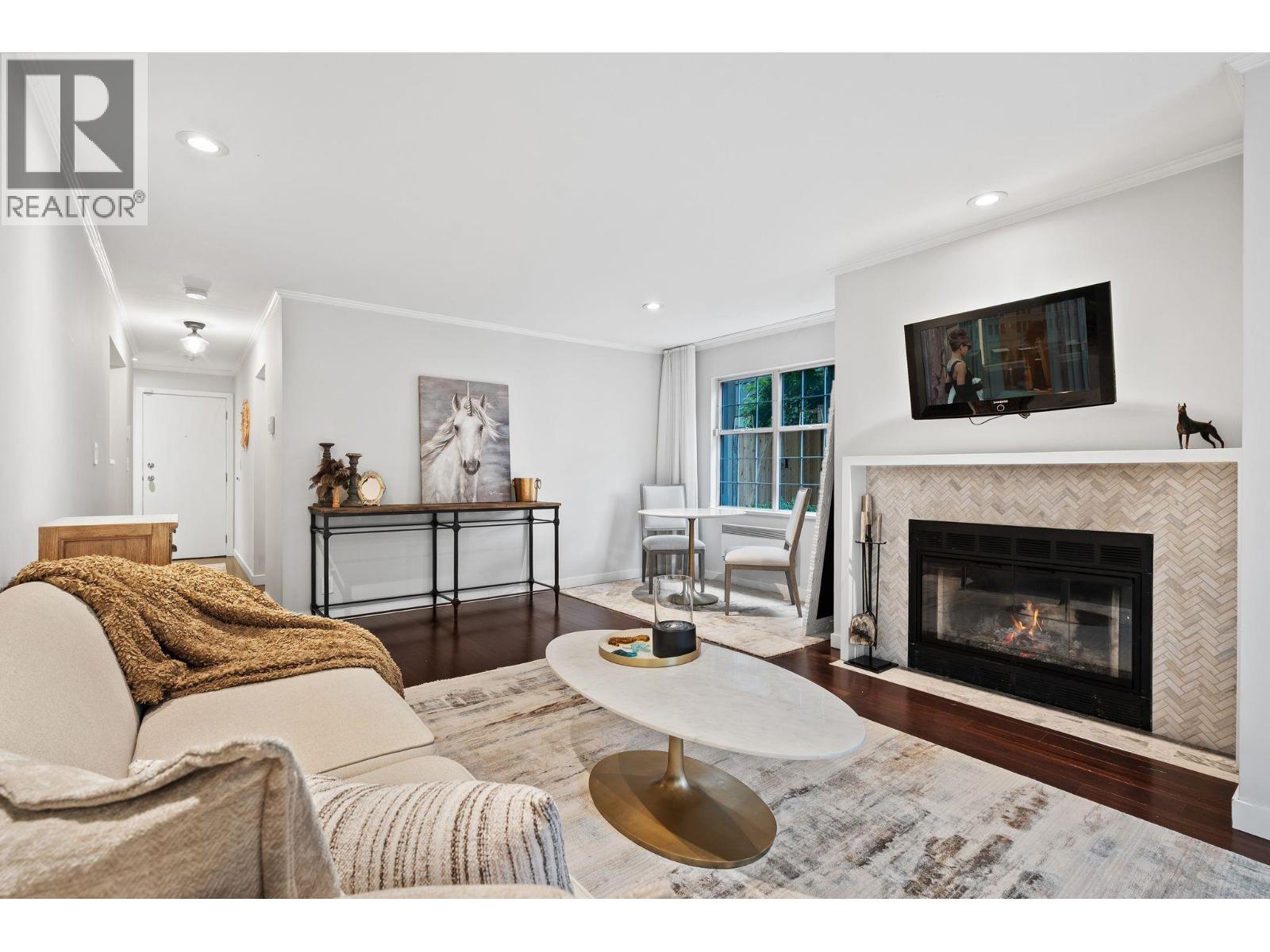 104 925 W 15TH AVENUE, Vancouver