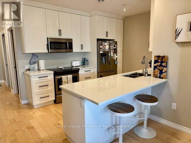 411 - 199 Front Street, Belleville (Belleville Ward), Ontario  K8N 5G5 - Photo 2 - X13559520