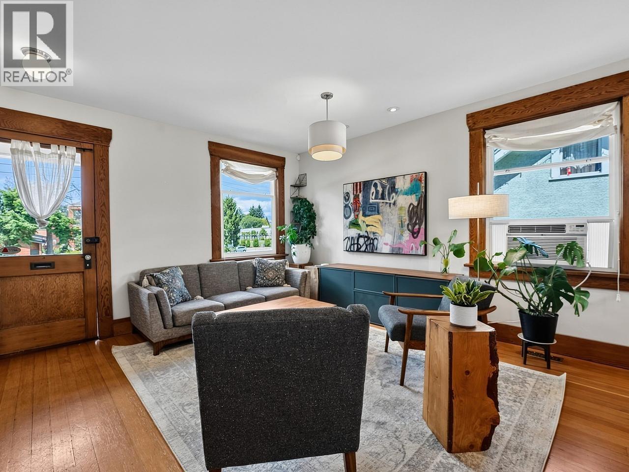 1124 Tenth Avenue, New Westminster, British Columbia  V3M 3H7 - Photo 4 - R3145624