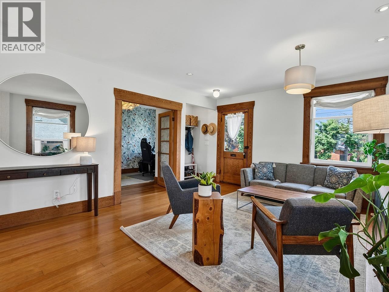 1124 Tenth Avenue, New Westminster, British Columbia  V3M 3H7 - Photo 5 - R3145624