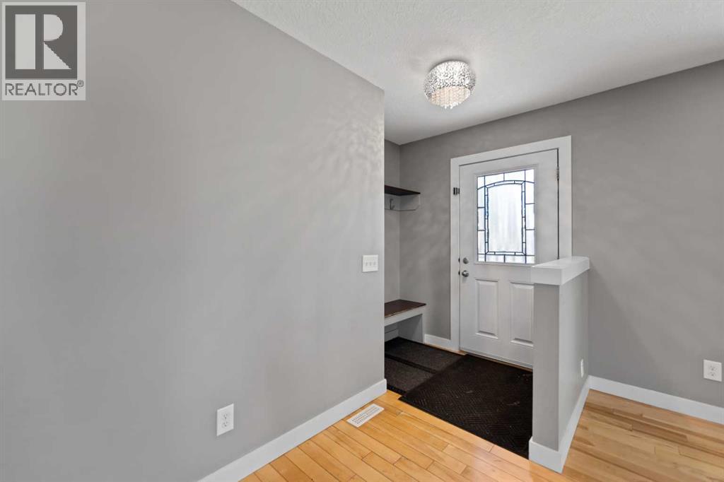 136 Maitland Drive NE, Calgary, Alberta  T2A 5A5 - Photo 2 - A2327700