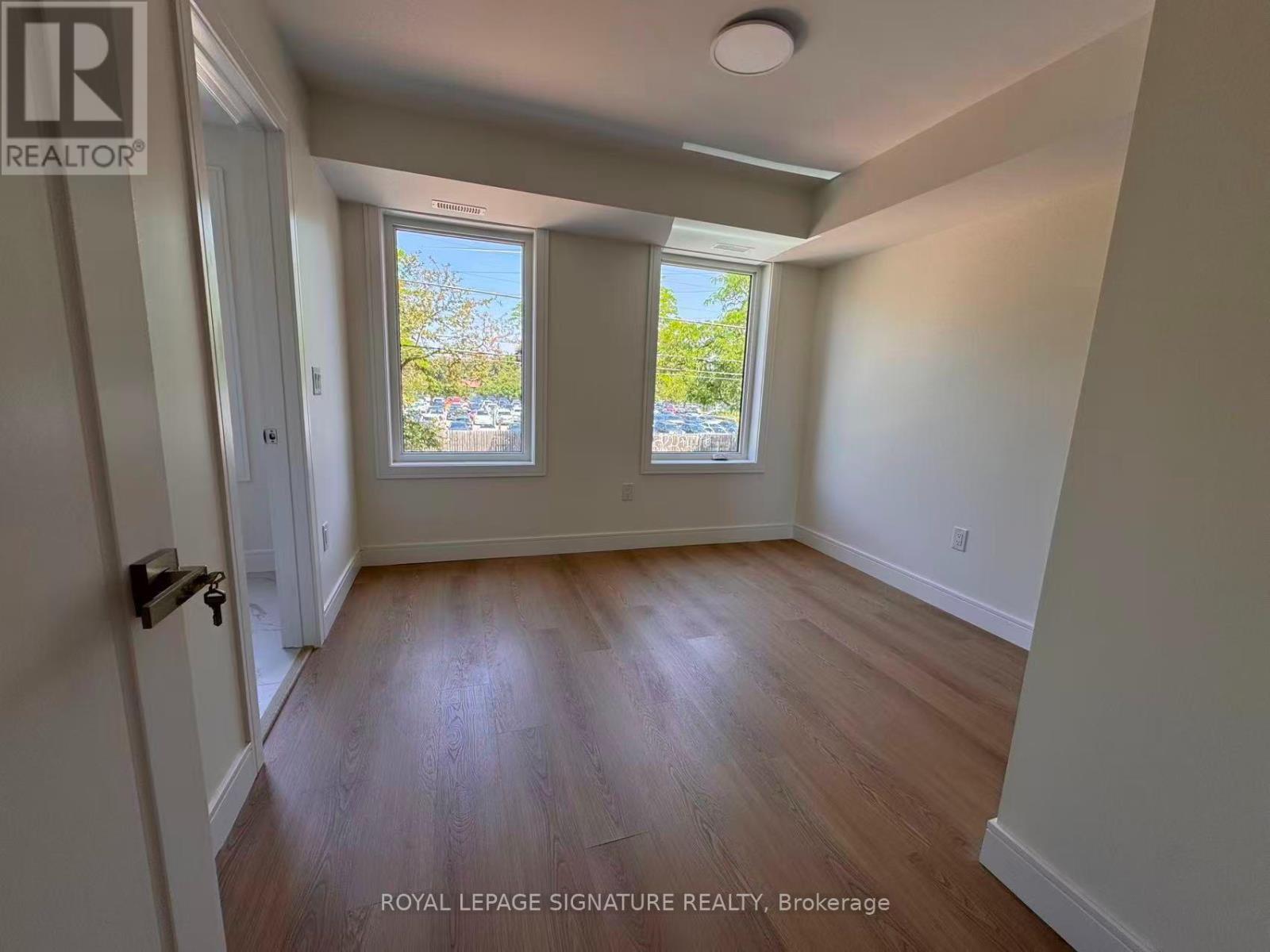 4 - 53 BISHOP AVENUE, Toronto (Newtonbrook East)