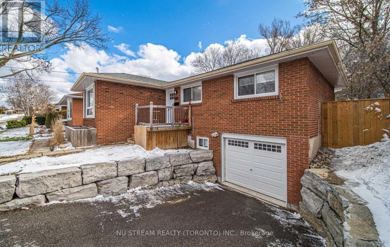 901 LILAC TERRACE, Whitby, Ontario